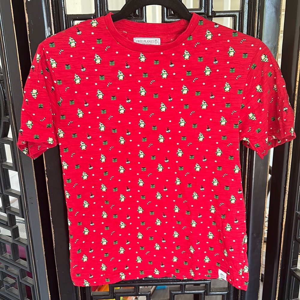 Free Planet Christmas Penguin t-shirt
